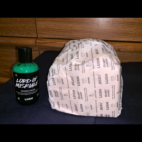 Lush Cosmetics GIANT GOLDEN WONDER BATHBOMB (LE) - Picture 2 of 5